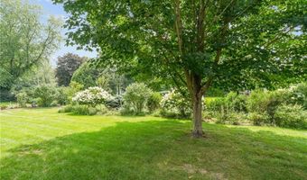 13 Sunnyside Dr, Cumberland, RI 02864