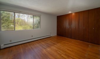 87 Pleasant Dr, Bethany, CT 06524
