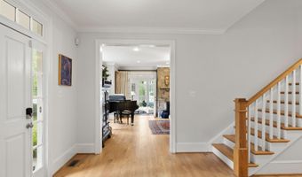 7032 WILSON Ln, Bethesda, MD 20817