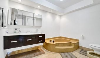 20281 E Country Club Dr 1114, Aventura, FL 33180