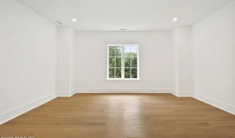 8 Fado Ln, Cos Cob, CT 06807