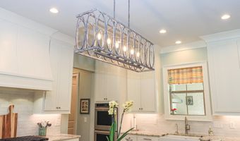 170 Fallen Oak Dr, Brandon, MS 39047