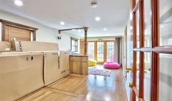 14 Montclair Ave, Airmont, NY 10952