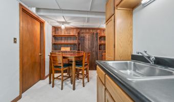 96 Oak Hill Dr, Bristol, CT 06010