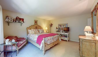 12 Lyndenwood Dr, Brookfield, CT 06804