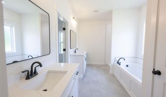 1068 Creekwood Cir, Bauxite, AR 72011