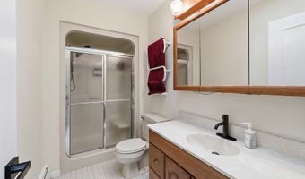 11 James Dr, Albany, NY 12211