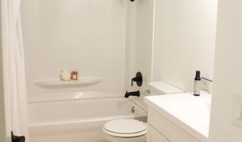 2860 NE Iris St, Anderson, CA 96007
