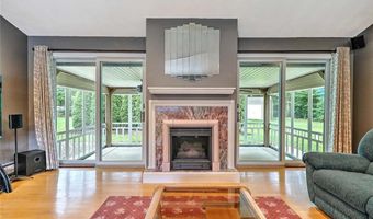 130 Hope Hill Ter, Cranston, RI 02921