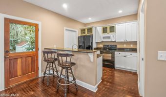 2677 Broad St, Beaufort, SC 29902