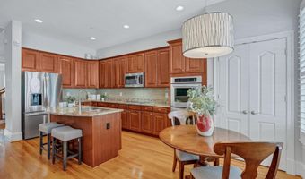 1857 POTOMAC GREENS Dr, Alexandria, VA 22314