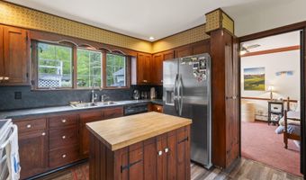 14 Lakeshore Dr, Belgrade, ME 04918