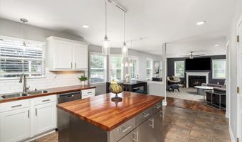 27 Galloping Brook Rd, Allentown, NJ 08501