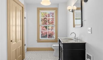 18 Barney St 2, Newport, RI 02840