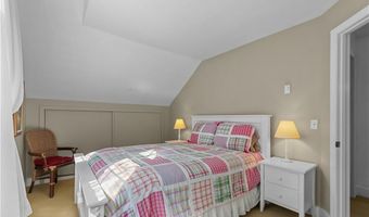 2 Lasalle Pl, Newport, RI 02840