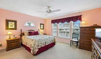18 Peaksail Dr, Bayville, NJ 08721