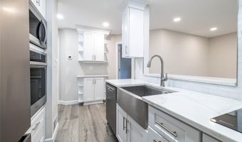 615 Broadway 63, Amityville, NY 11701