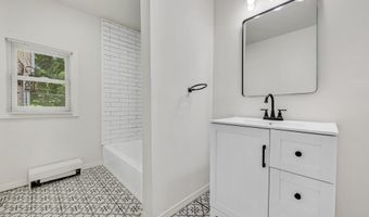 49 Old Middle Rd, Brookfield, CT 06804