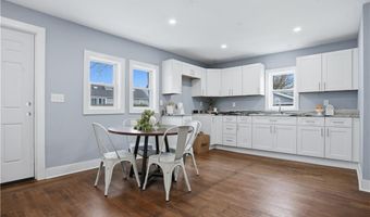 188 Greene Ln, Middletown, RI 02842
