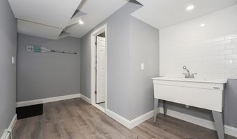 240 Oak St, Centerville, MA 02632