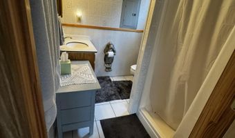 3702 Round House Rd, Aurora, MO 65605