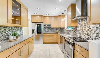 2420 N TAYLOR St, Arlington, VA 22207