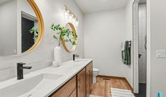 1001 S Moonlight Cir, Brandon, SD 57005