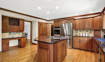 9015 Admirals Pointe Dr, Indianapolis, IN 46236