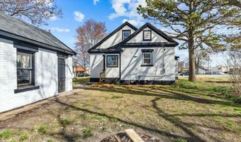 110 W Locust St, Aurora, MO 65605