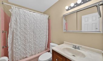 41 Montclair Ave, Airmont, NY 10952