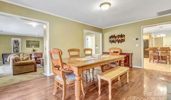 111 Hidden Pond Ln, Asheville, NC 28804