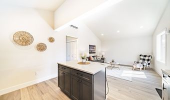 12270 Meadowlawn Dr, Oregon City, OR 97045