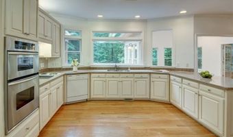 5404 Chaversham Ln, Peachtree Corners, GA 30092
