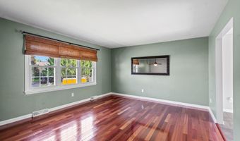 19 Midway Dr, Albany, NY 12205
