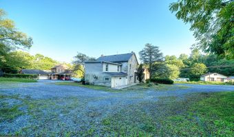 2165 STATE St, Alburtis, PA 18011