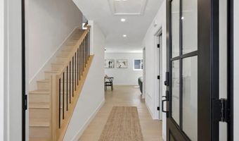 2610 Chestnut Ave, Carlsbad, CA 92010