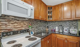 700 Broadway 28, Amityville, NY 11701