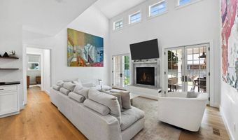 97 Oak Ln, Amagansett, NY 11937