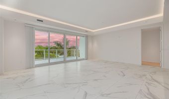 1020 SUNSET POINT Rd 213, Clearwater, FL 33755