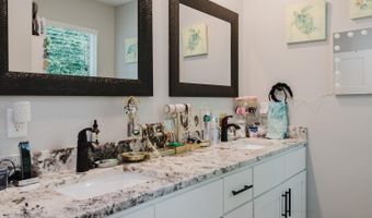 600 Hiram Dr, Bauxite, AR 72011