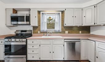 1738 South Rd, Bradford, VT 05033
