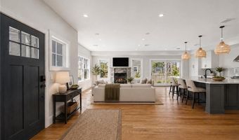 6 Sharon Ct, Newport, RI 02840