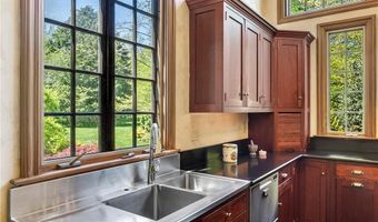 14 Leroy Ave, Newport, RI 02840