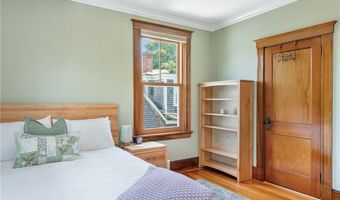 8 Bush St, Newport, RI 02840