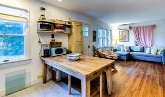 17 Beach Ave, Amagansett, NY 11930