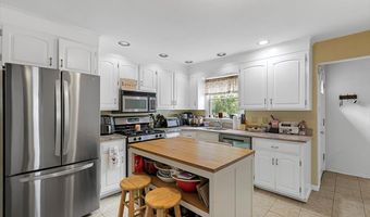 470 Dexter Dr, Bridgeport, CT 06606