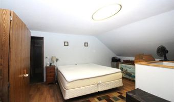 878 County Line Rd, Amityville, NY 11701