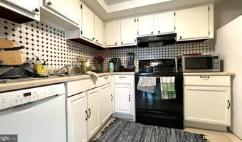 8766 WALUTES Cir D, Alexandria, VA 22309