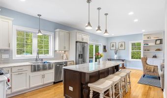 76 Woods Ln, Cranston, RI 02921