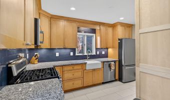 6282 15TH Rd N, Arlington, VA 22205